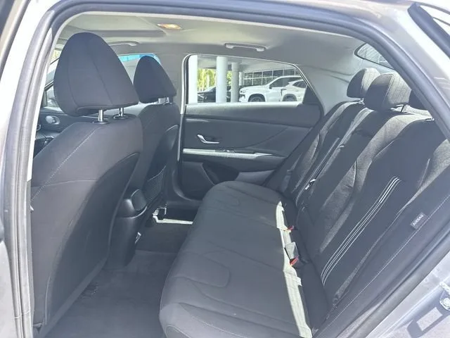 2025 Hyundai Elantra SEL Convenience photo 27