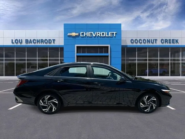 2025 Hyundai Elantra SEL Convenience photo 9