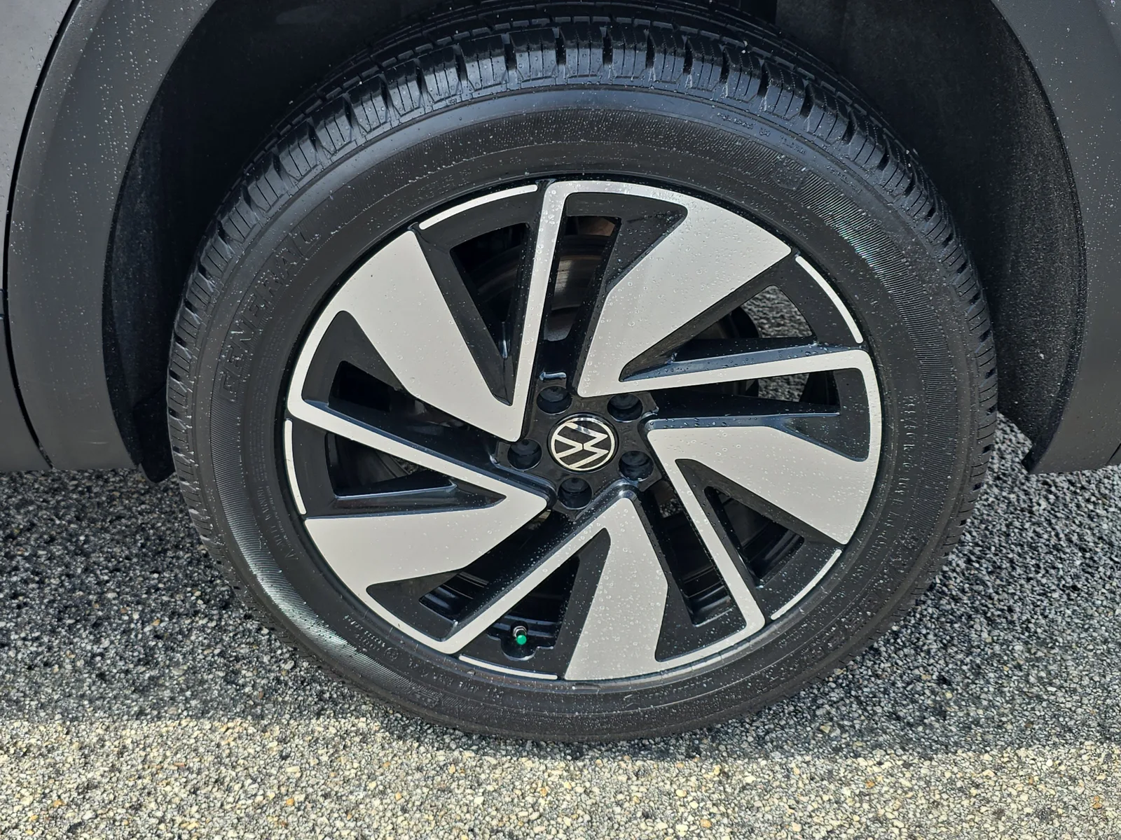 2024 Volkswagen Atlas 2.0T SE w/Technology photo 13