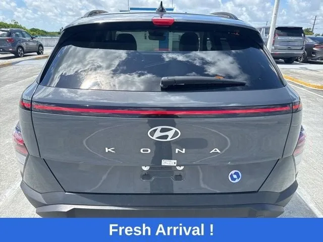 2025 Hyundai Kona SEL photo 16