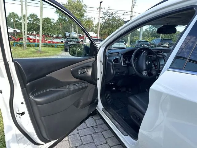 2022 Nissan Murano SV photo 22