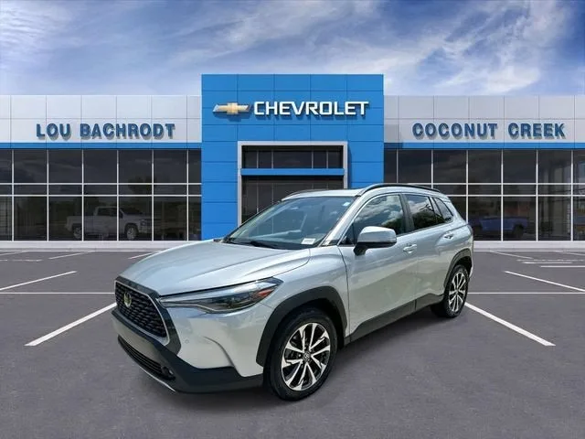 2023 Toyota Corolla Cross XLE photo 4