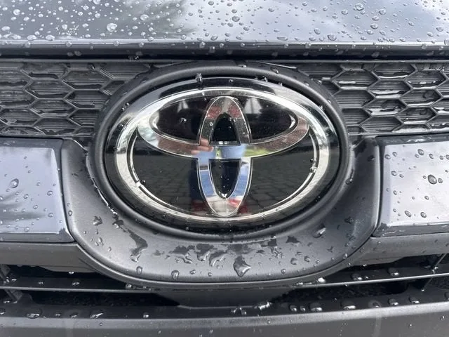 2023 Toyota Corolla LE photo 10