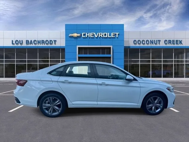 2024 Volkswagen Jetta SE photo 9