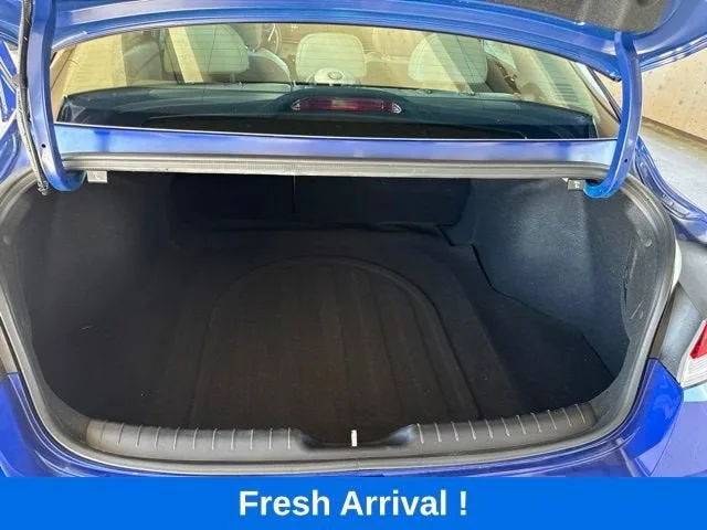 2025 Hyundai Elantra Hybrid Limited photo 4