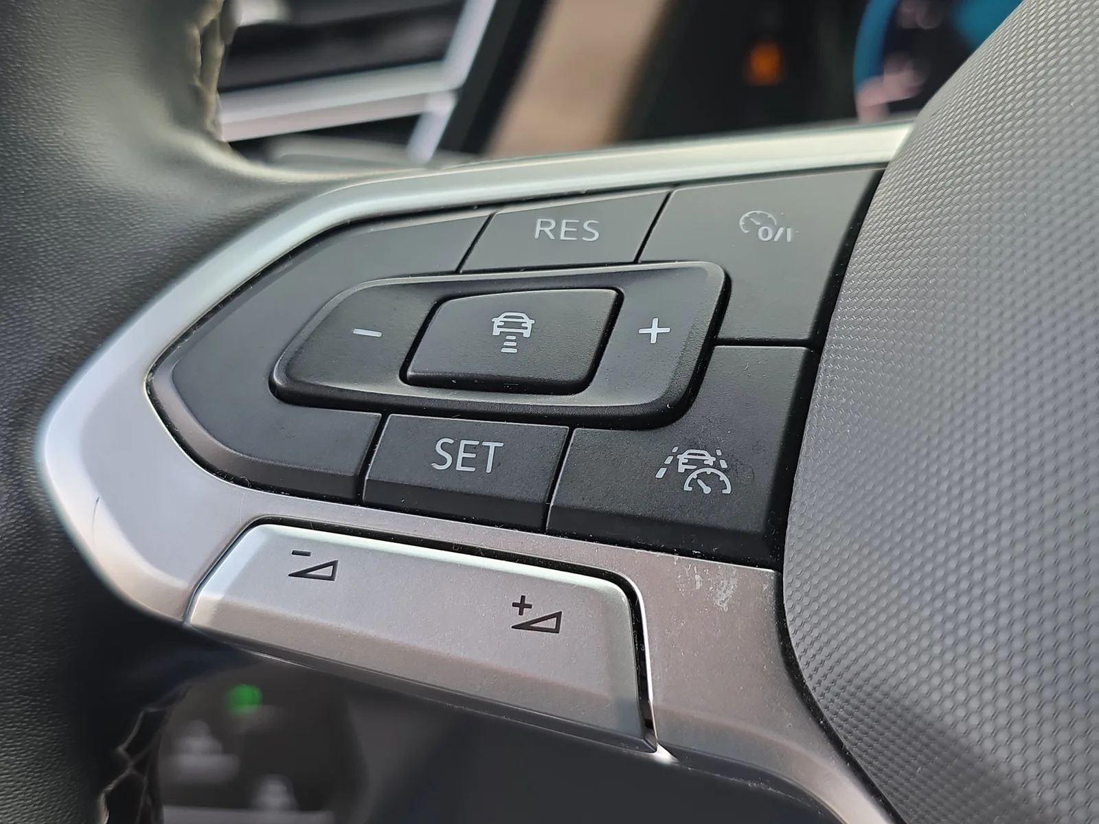 2024 Volkswagen Atlas 2.0T SE w/Technology photo 28