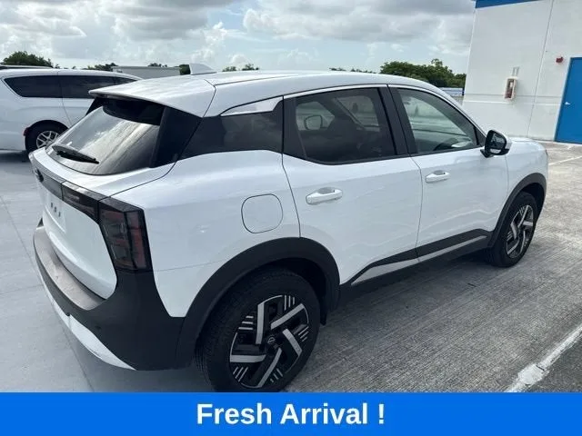 2025 Nissan Kicks SV photo 13