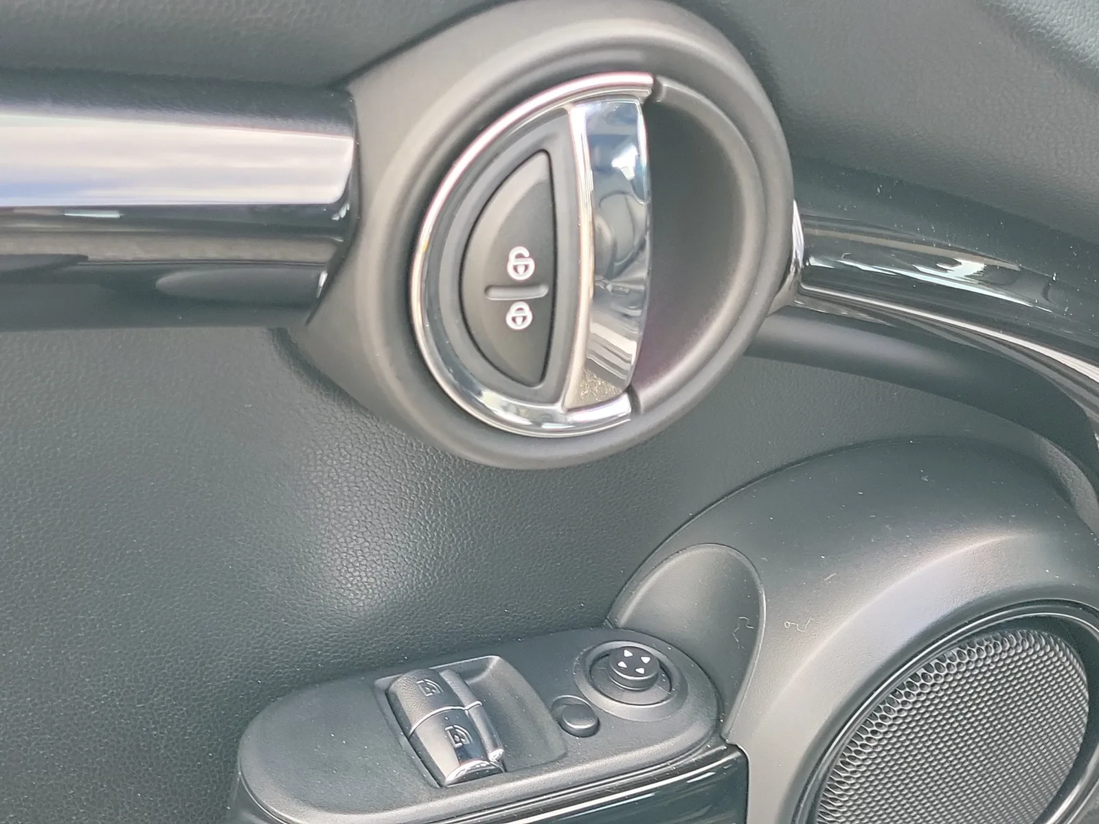 2019 MINI Hardtop 2 Door Cooper S photo 21