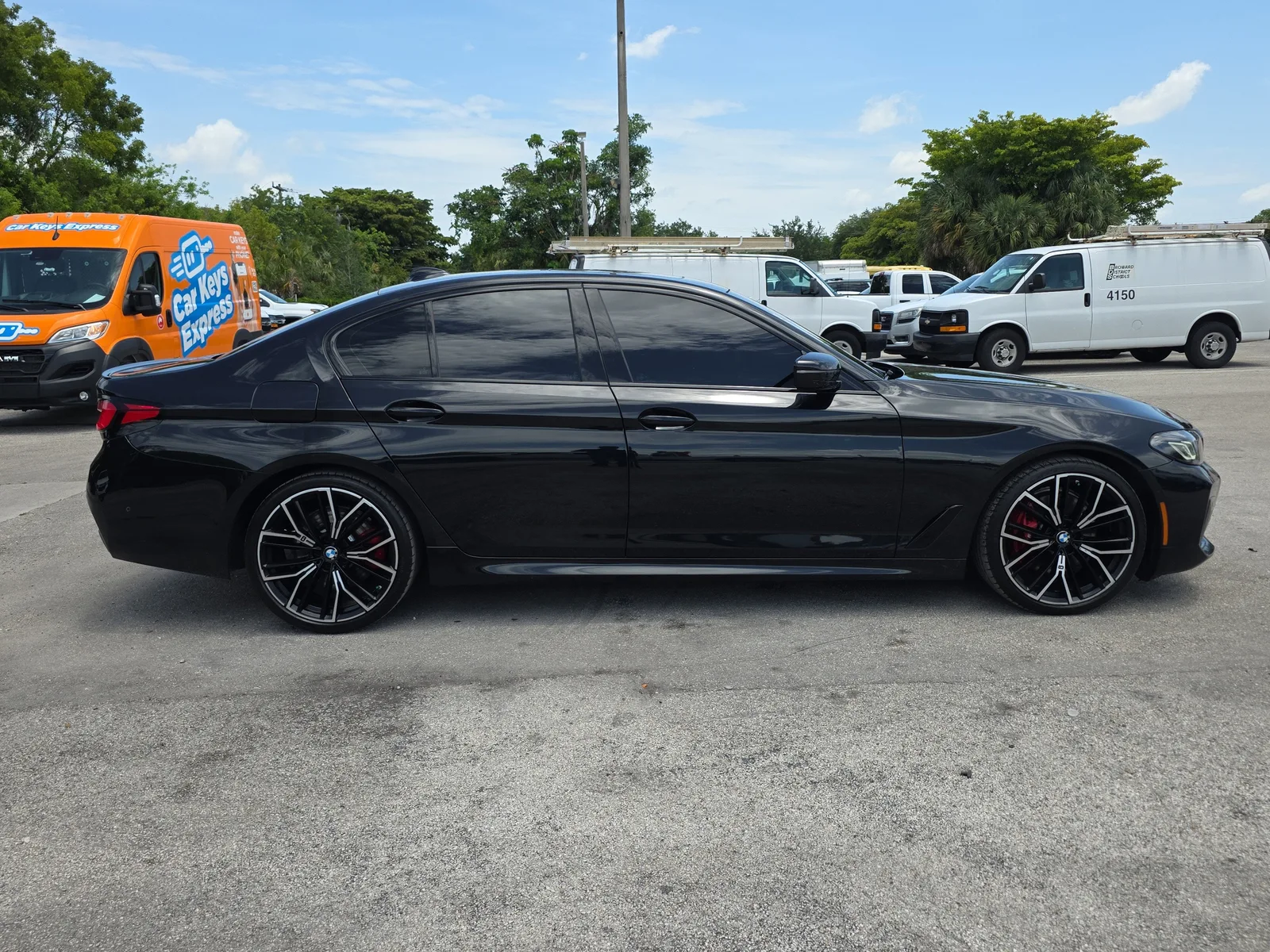 2023 BMW 5 Series 530i photo 8