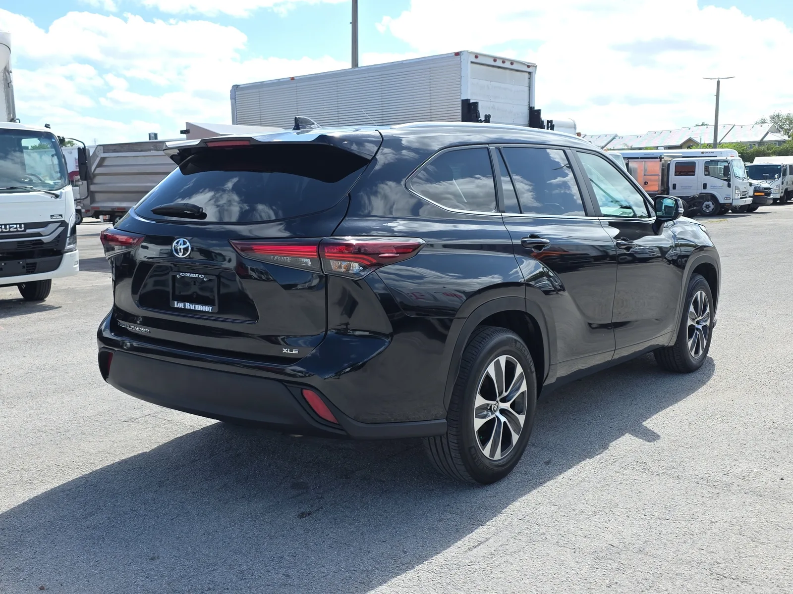 2024 Toyota Highlander LE photo 7