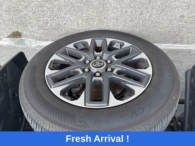 2022 Toyota Tundra 4WD Limited photo 18