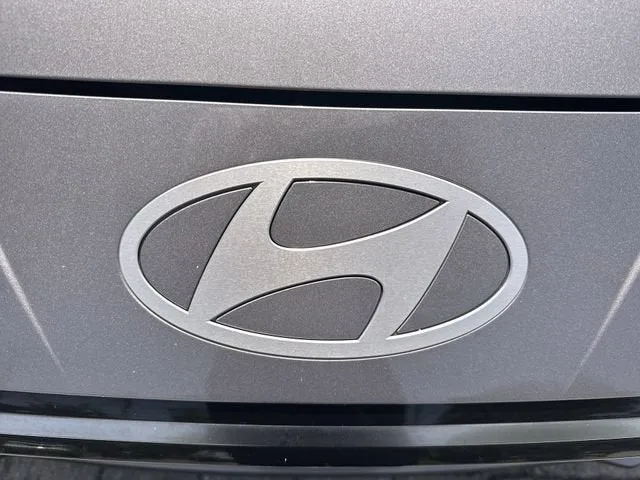 2025 Hyundai Elantra SEL Convenience photo 10