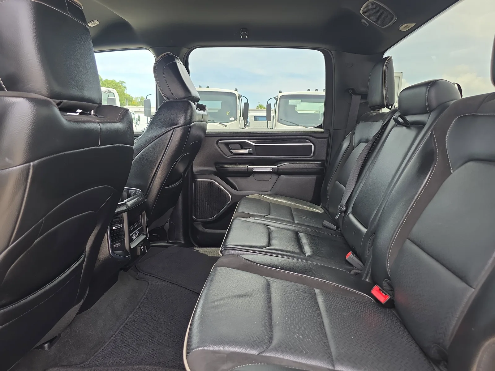 2024 RAM 1500 Laramie photo 15