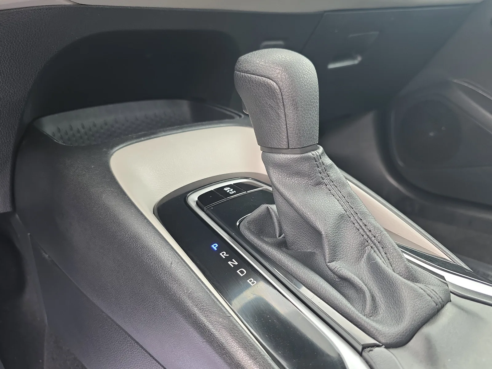 2024 Toyota Corolla LE photo 32