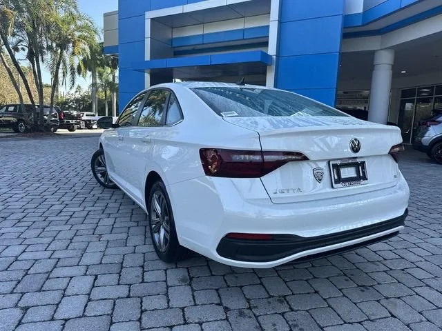 2024 Volkswagen Jetta SE photo 12