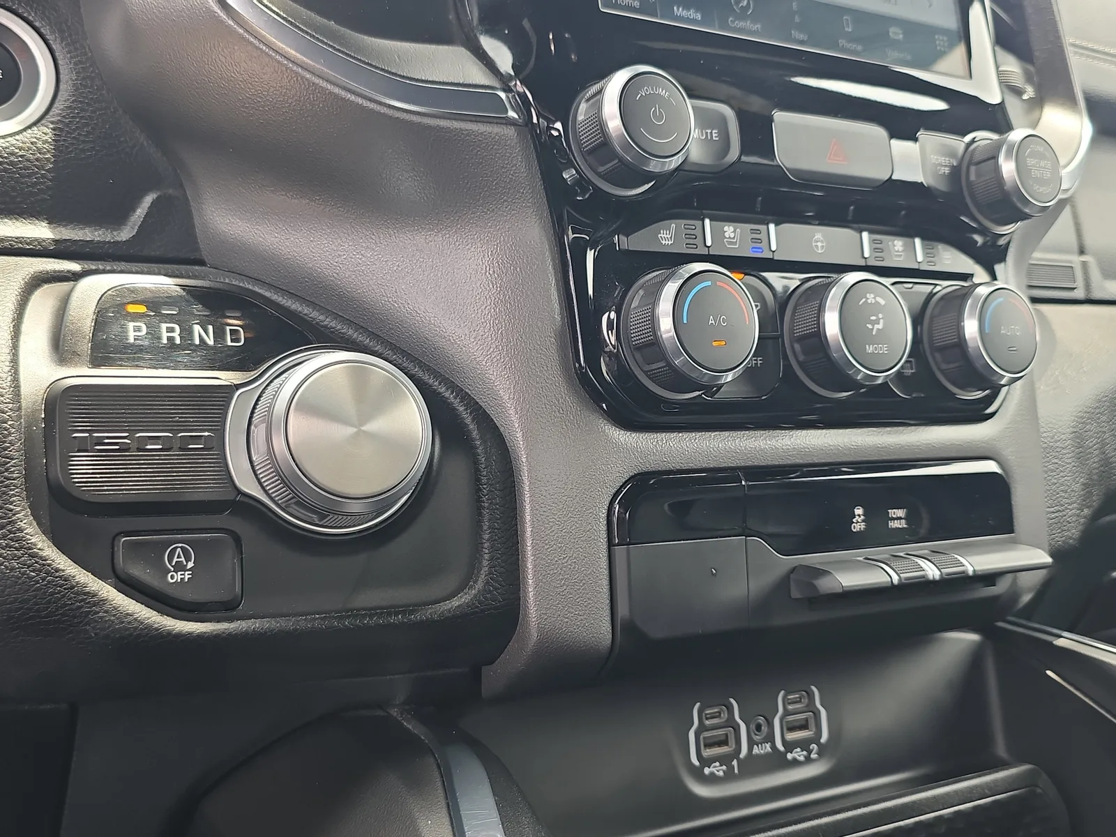 2024 RAM 1500 Laramie photo 32