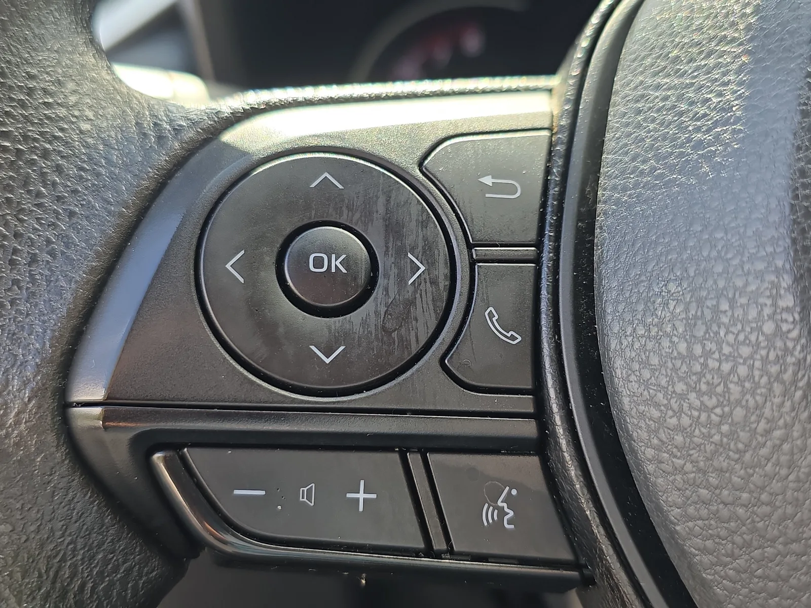 2024 Toyota RAV4 XLE photo 31