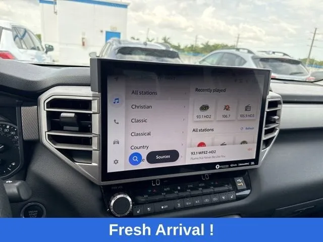 2022 Toyota Tundra 4WD Limited photo 6