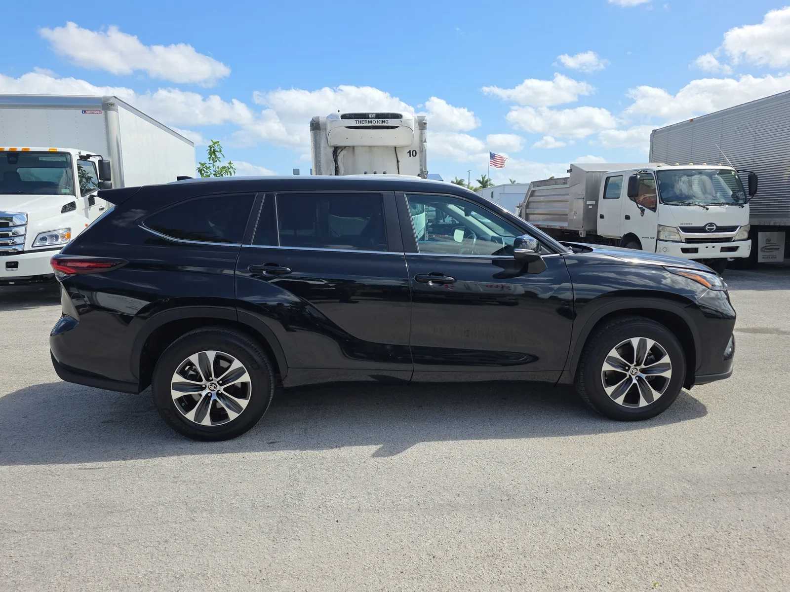 2024 Toyota Highlander LE photo 8