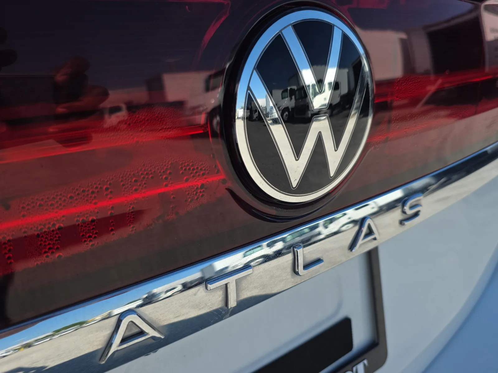 2024 Volkswagen Atlas 2.0T SE w/Technology photo 9