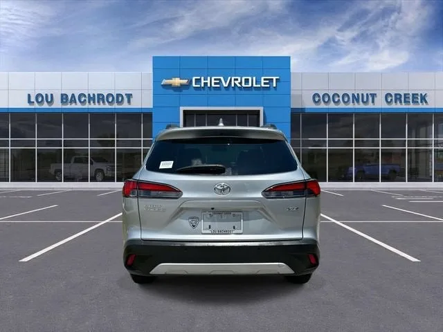 2023 Toyota Corolla Cross XLE photo 7