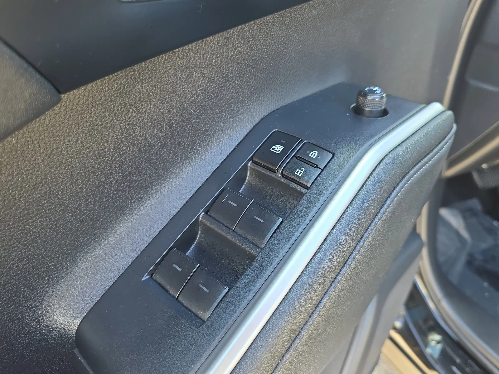 2024 Toyota Highlander LE photo 23