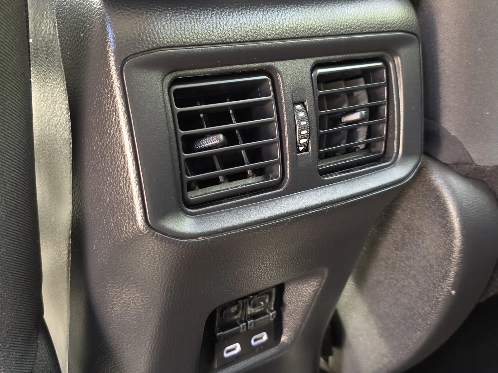 2024 Toyota RAV4 XLE photo 18