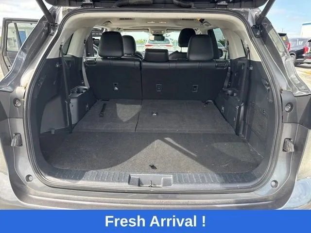 2024 Toyota Highlander LE photo 4