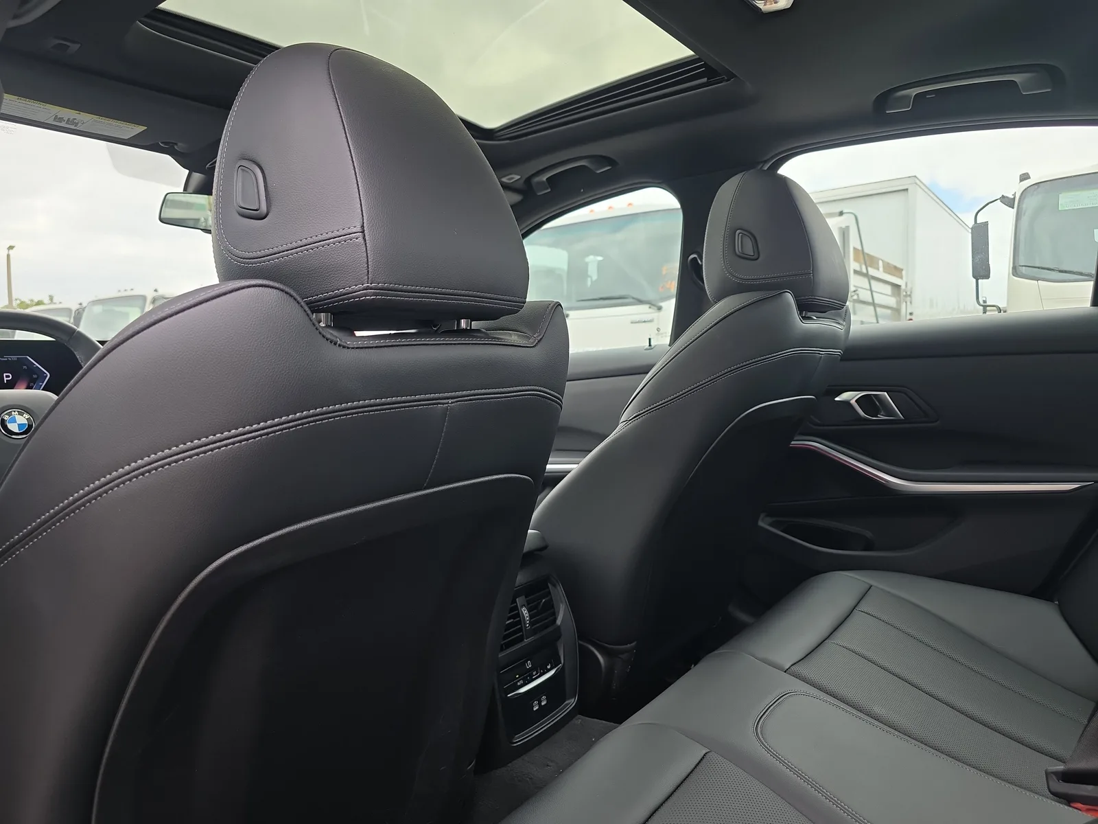 2025 BMW 3 Series 330i xDrive photo 17