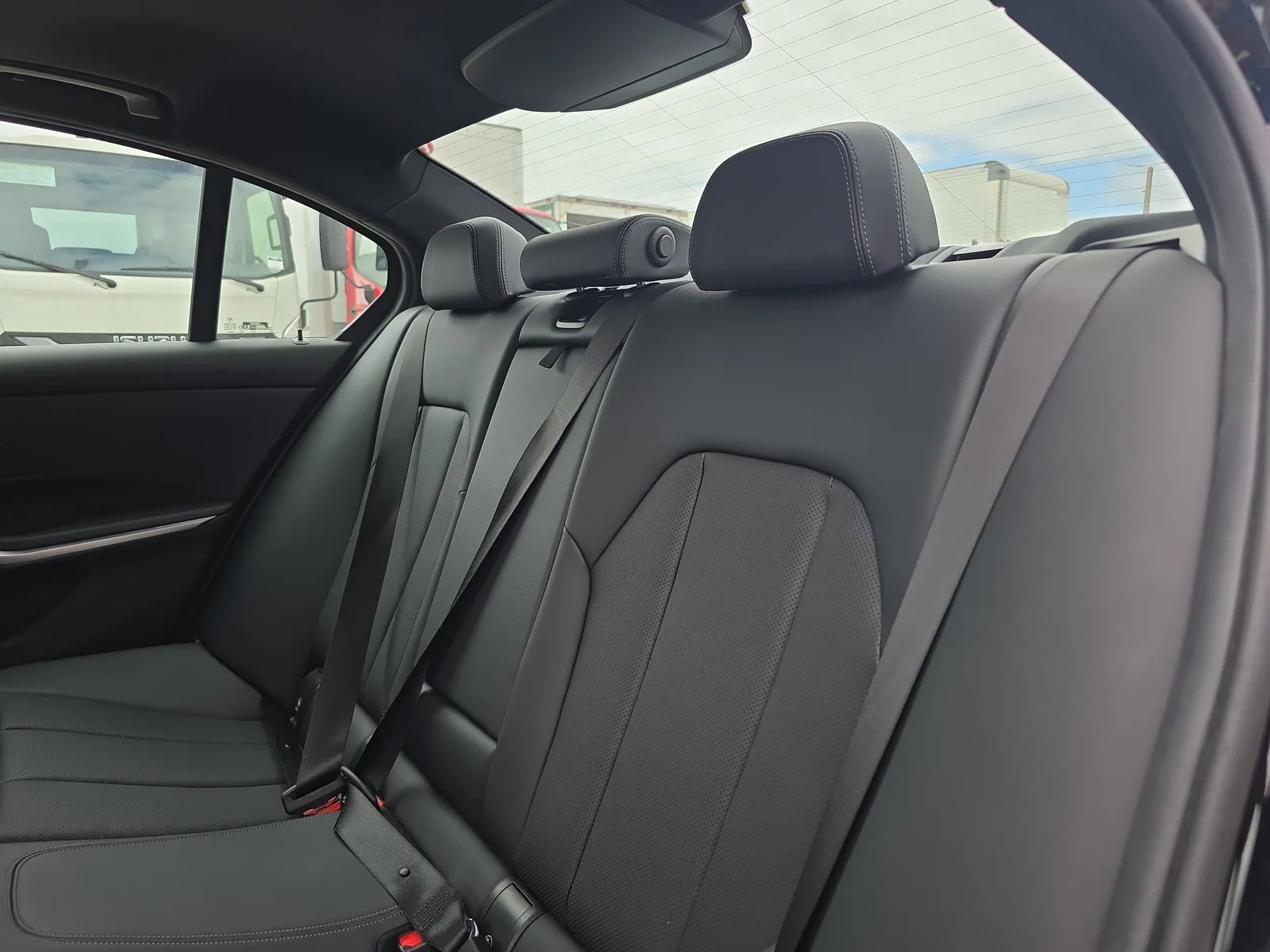 2025 BMW 3 Series 330i xDrive photo 15