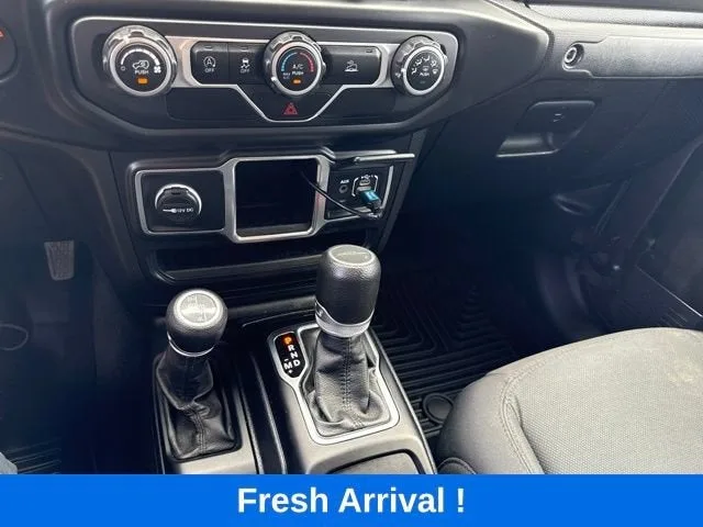 2021 Jeep Gladiator Willys Sport photo 7