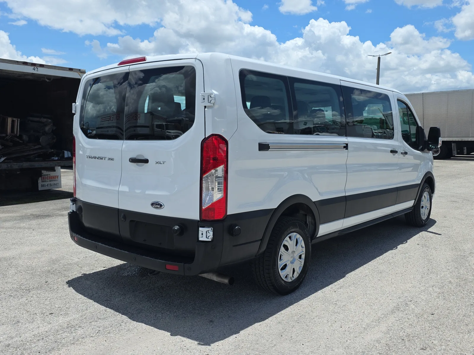 2024 Ford Transit Passenger Wagon XL photo 7