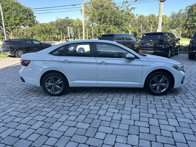 2024 Volkswagen Jetta SE photo 14