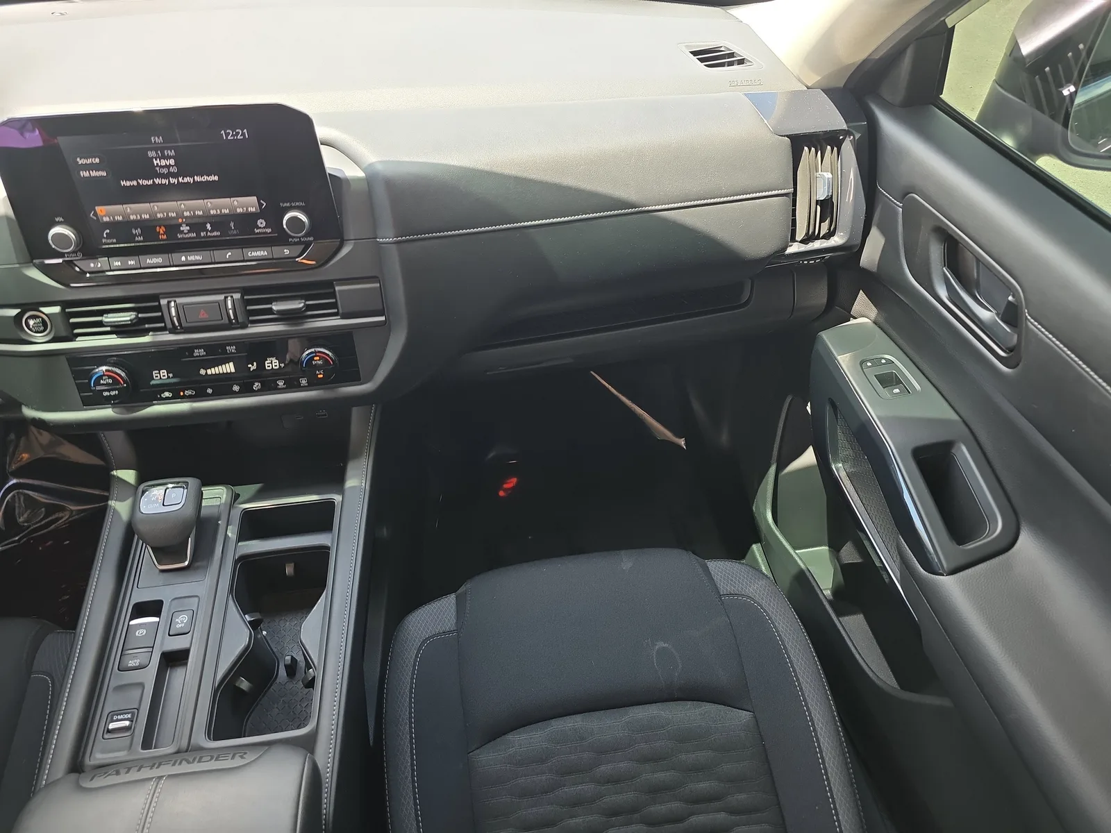 2024 Nissan Pathfinder S photo 21