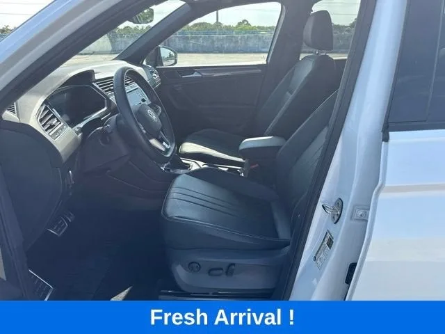 2023 Volkswagen Tiguan SE R-Line Black photo 2