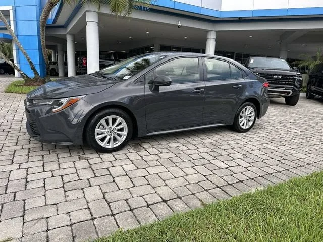 2023 Toyota Corolla LE photo 31