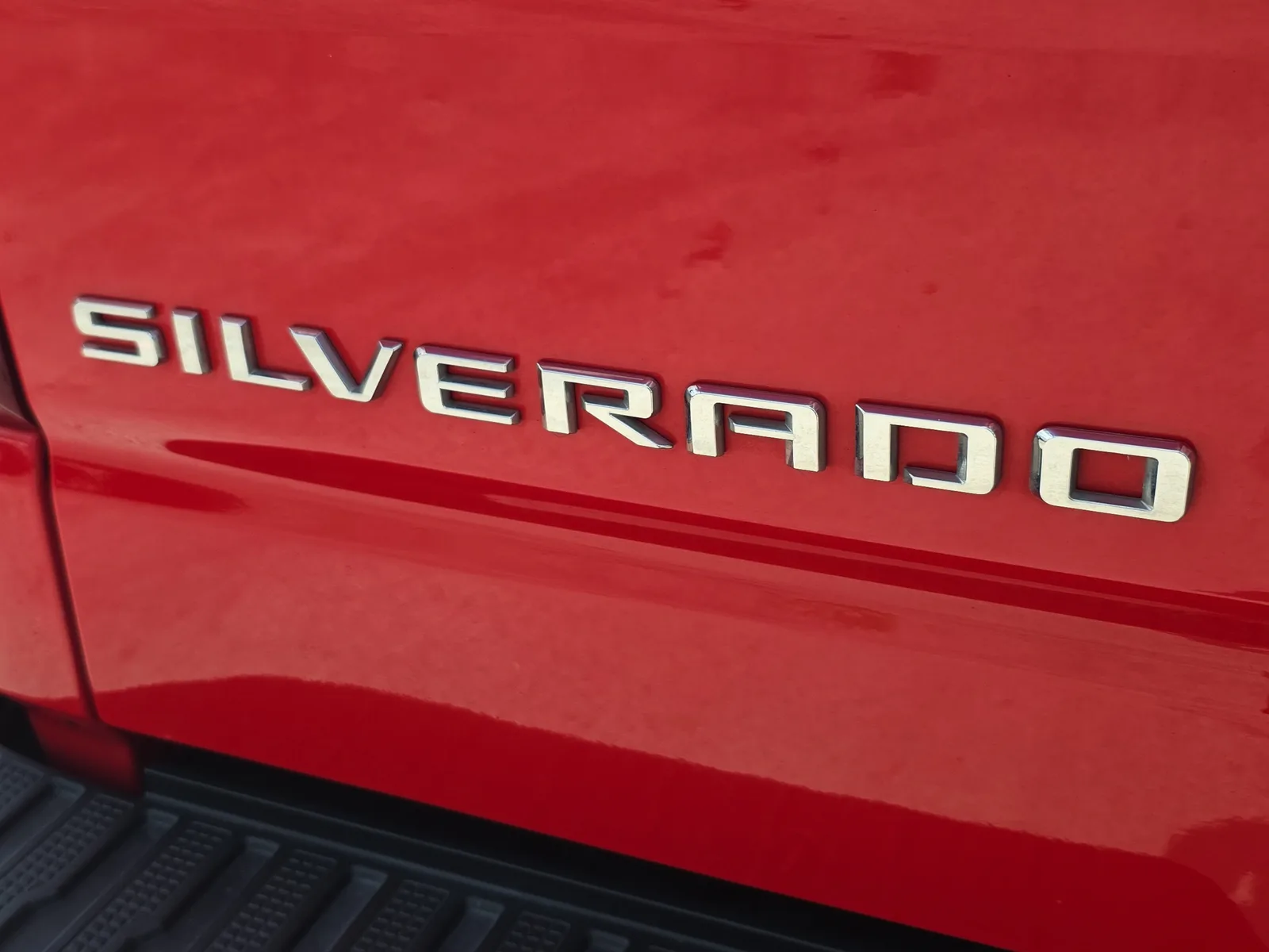 2024 Chevrolet Silverado 1500 LT photo 9
