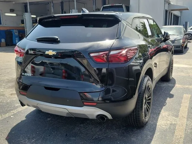 2019 Chevrolet Blazer Base 1LT photo 3