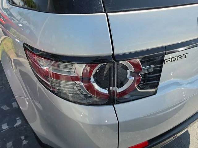 2018 Land Rover Discovery Sport SE photo 5