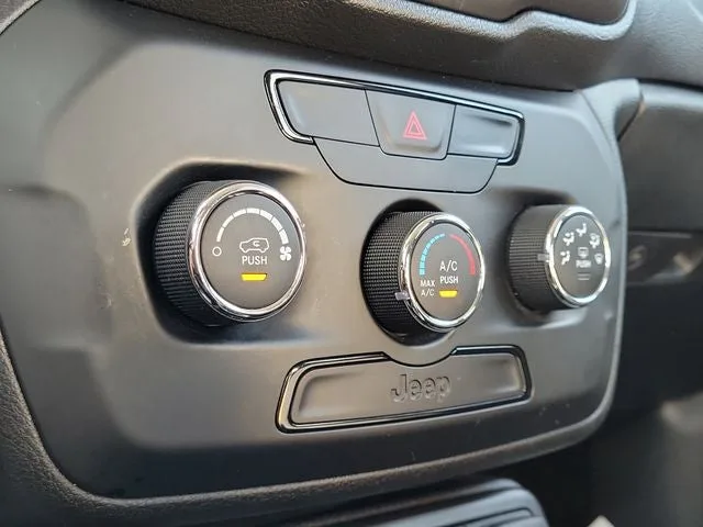 2019 Jeep Renegade Sport photo 22