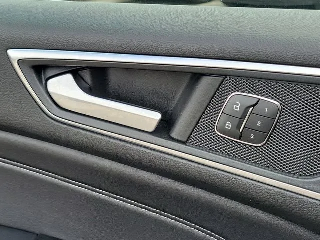 2018 Ford Edge Titanium photo 18