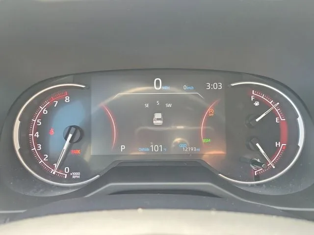 2025 Toyota RAV4 XLE photo 18