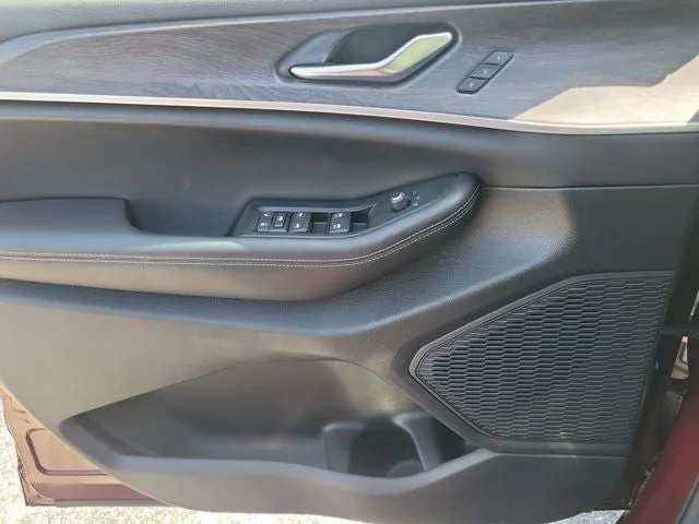 2025 Jeep Grand Cherokee Limited photo 14