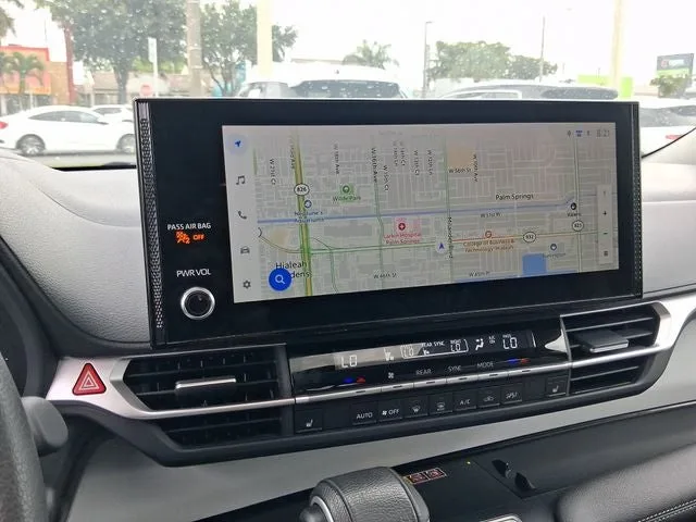 2025 Toyota Sienna XLE 8 Passenger photo 19