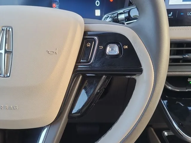 2024 Lincoln Corsair Premiere photo 21