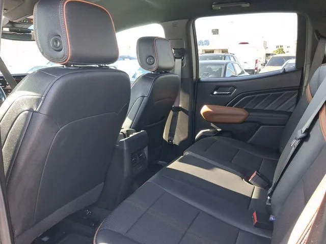 2025 GMC Canyon AT4 photo 5