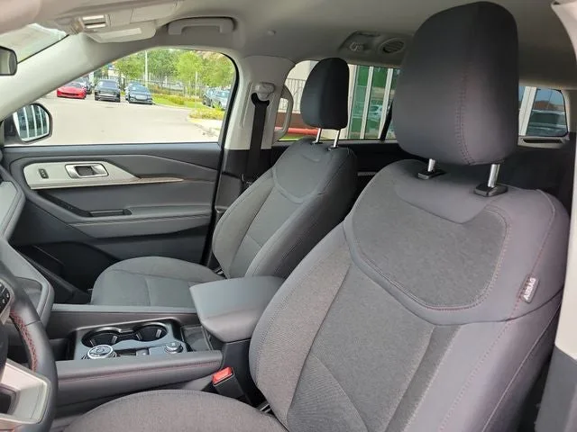 2026 Ford Explorer Active photo 11