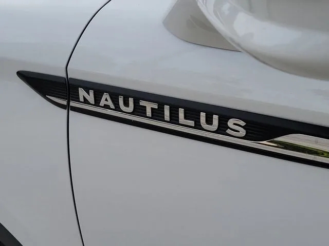 2023 Lincoln Nautilus Standard photo 8