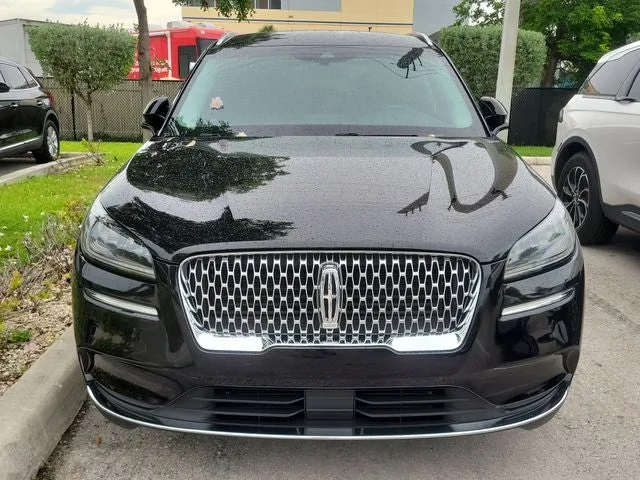 2021 Lincoln Corsair Standard photo 2