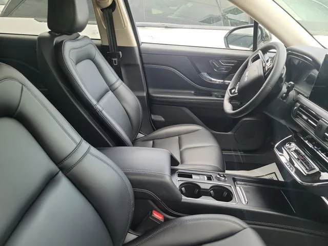 2024 Lincoln Corsair Premiere photo 10